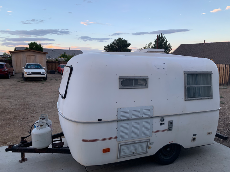 Illustration for article titled I Just Bought A Tiny 40-Year-Old Travel Trailer And I'm Going To Live In It